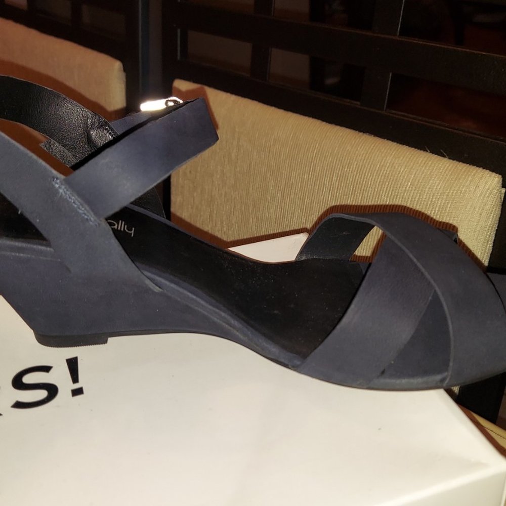 LTS, Womans wedge dress sandals, size 12, Navy Blue